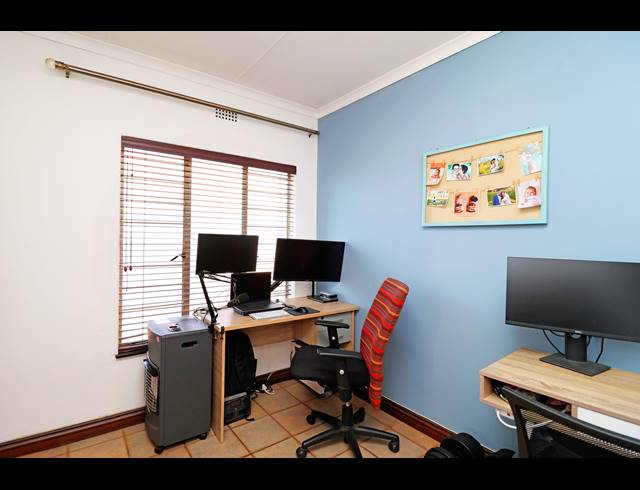 3 BEDROOM TOWNHOUSE FOR SALE IN FAIRLAND